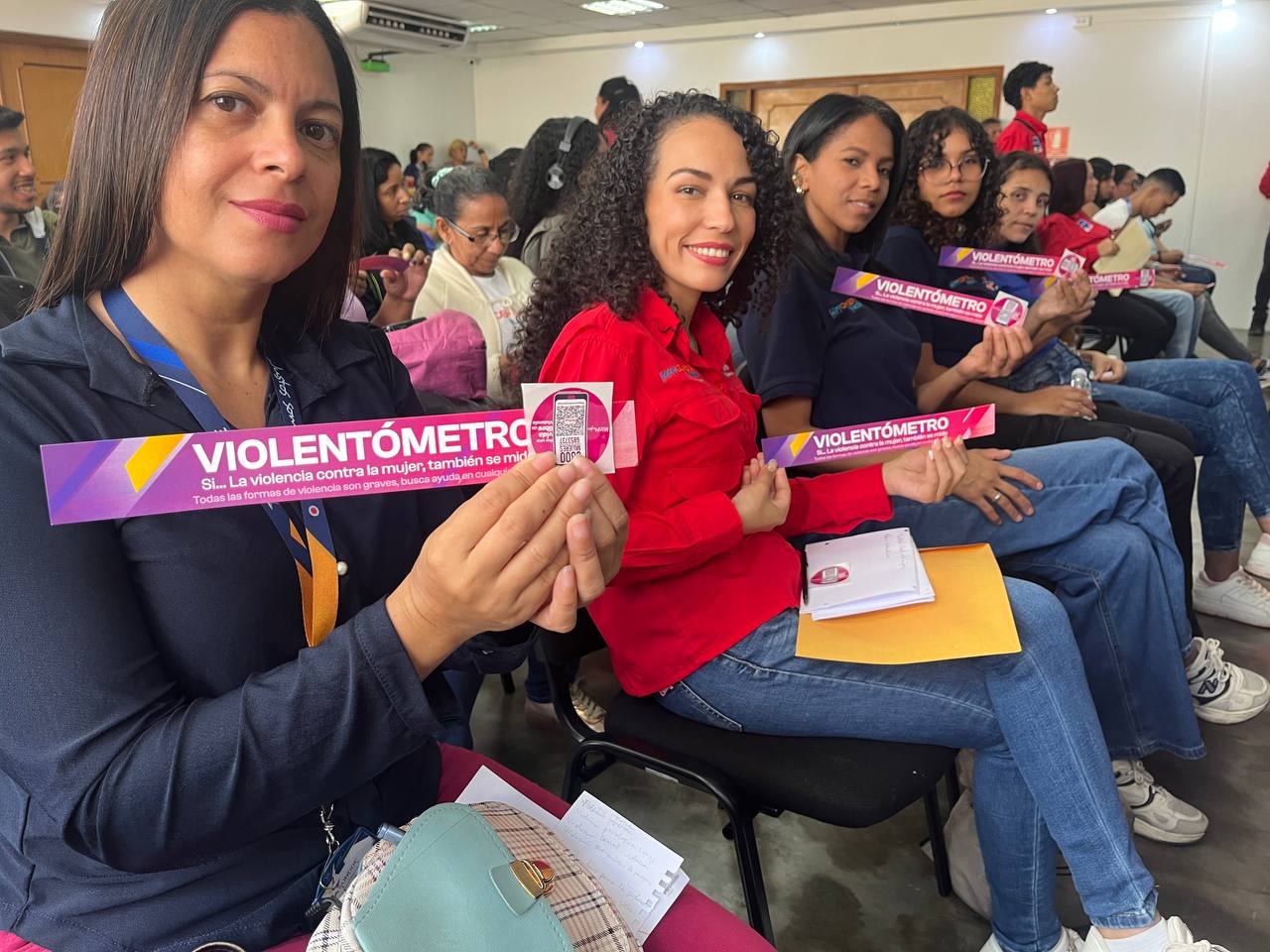 Ministerio de Interior Justicia y paz, imparte conversatorio con trabajadores Sundde y Fundacomunal sobre Derechos de la mujer y LOPCYMAT