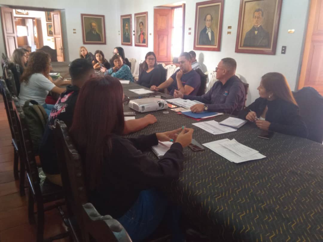 Ministerio de Comercio Nacional y Gobernación de Mérida capacitan a sectores productivos
