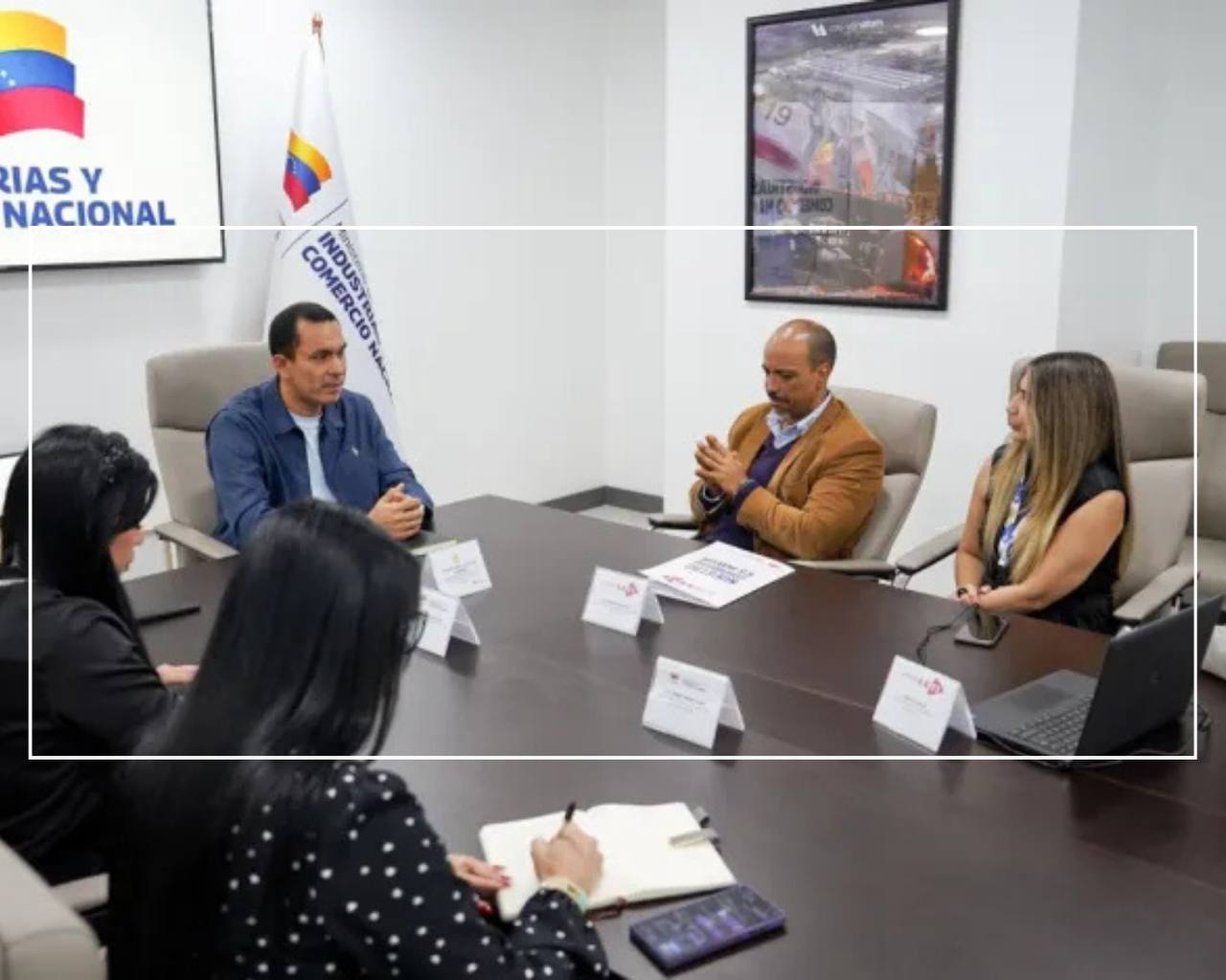 Mesa de trabajo fortalece la industria farmacéutica