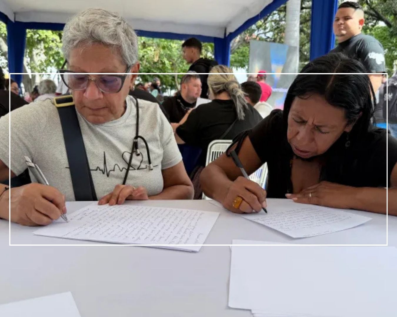 Pueblo recolecta cartas de amor para el presidente Maduro y Cilia Flores