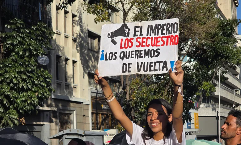 Pueblo se moviliza para exigir la liberación del presidente Nicolás Maduro y primera dama Cilia Flores