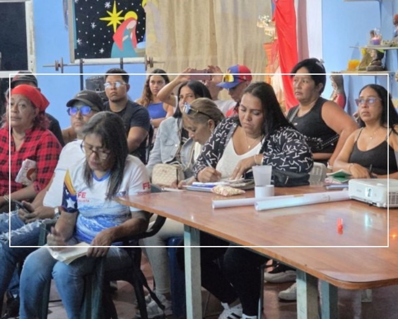 Poder Popular se forma en técnicas de conducción de reuniones para optimizar la organización comunitaria