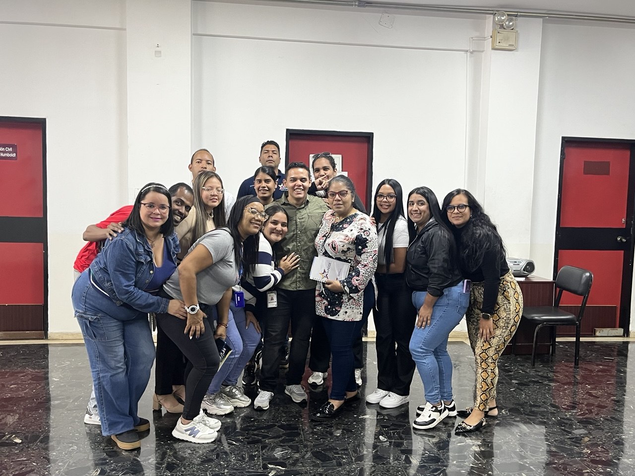 Trabajadores de la Sundde fortalecen sus habilidades comunicacionales