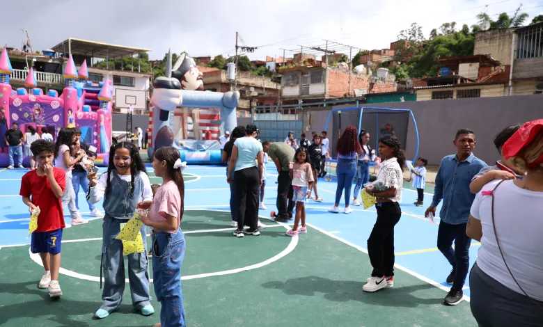 Niños y niñas del Campamento Mariscal Sucre en Petare disfrutaron de jornada especial en su día
