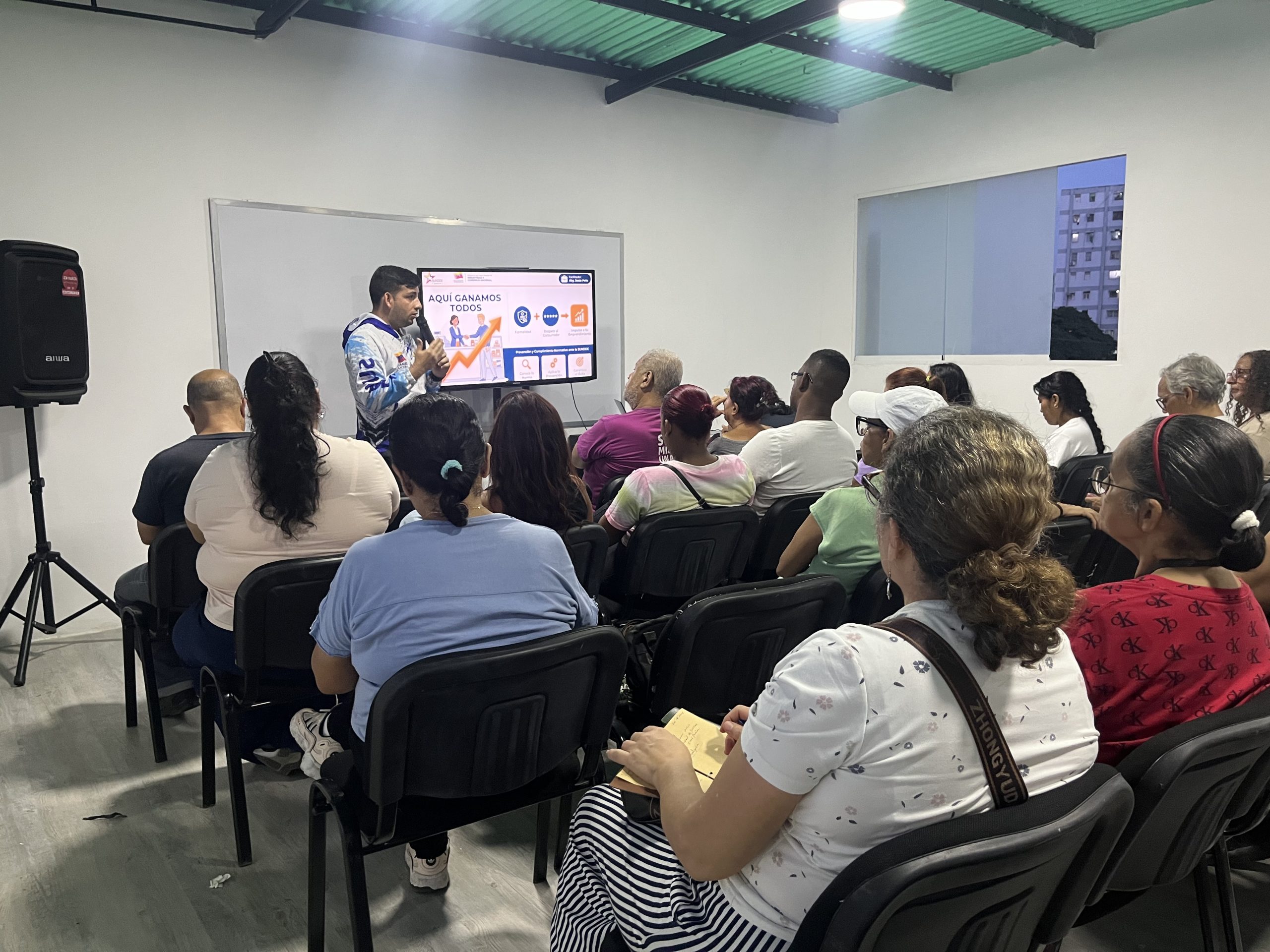 Promueven la formalización y protección al consumidor a comerciantes en Sarría
