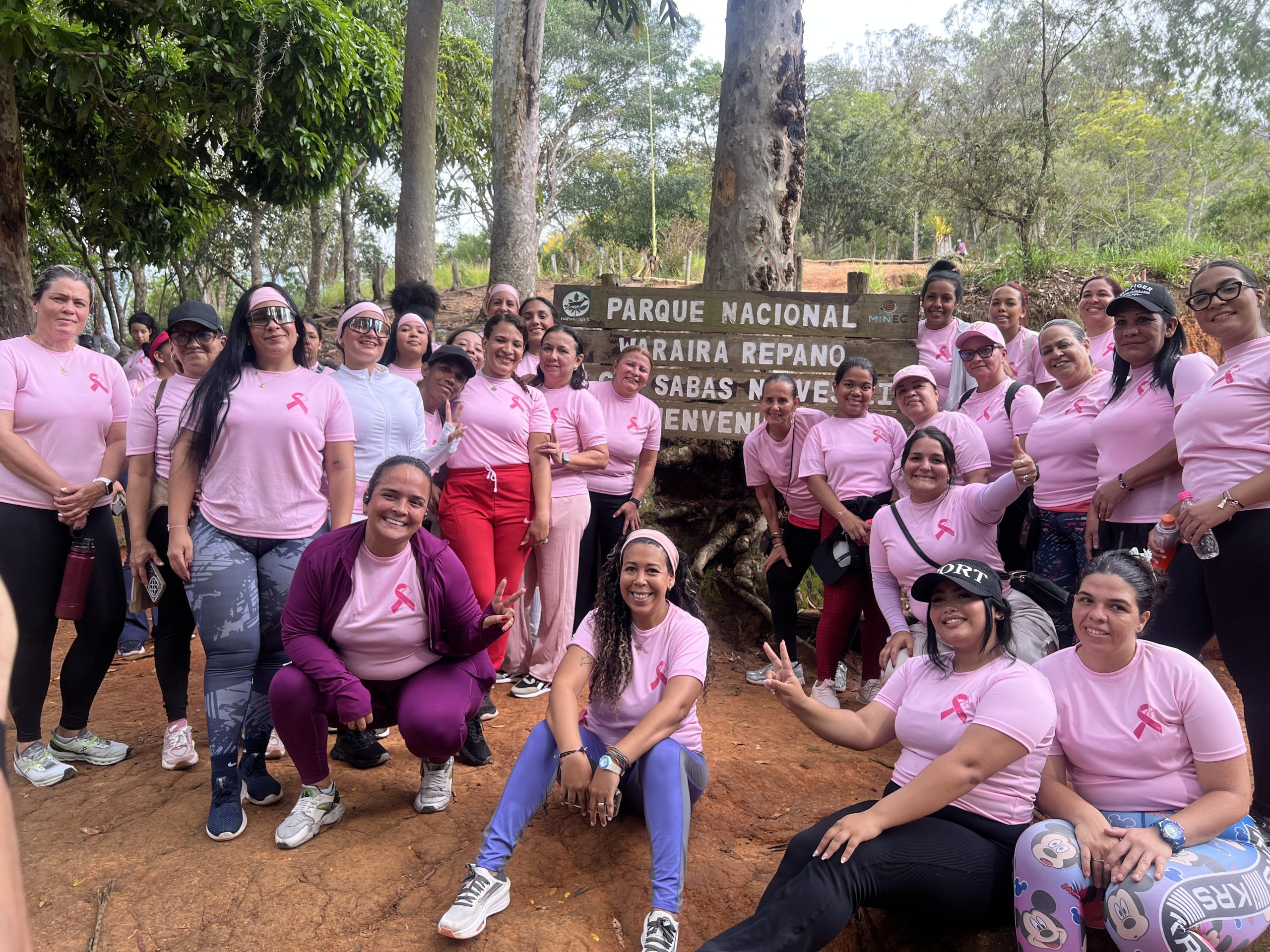 Trabajadoras de la Sundde se unen en caminata 3K por la prevención del Cáncer de Mama